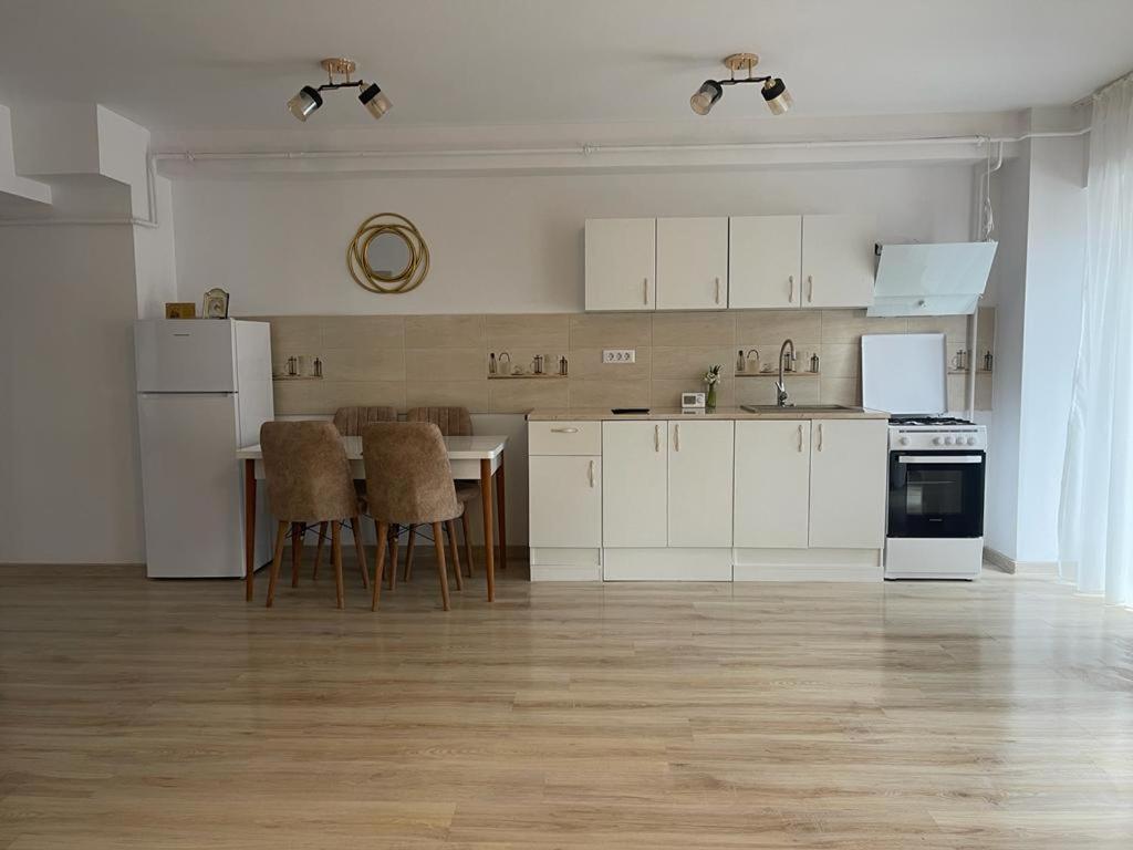 Râmnicu Vâlcea Apartament Yra Rm.Valcea מראה חיצוני תמונה